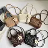 Bolso cubo 2026 nuevo modelo bolso de mujer bolso de mano versátil bolso de hombro cruzado de moda para ir al trabajo comercio exterior en stock al por mayor