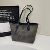 Bolso Tote de Diseño Nicho de Alta Gama Transfronterizo de Gran Capacidad para Viajes de Trabajo y Ocio, Textura, Bolso de Hombro Cruzado, Bolso Colgante