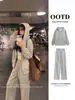 Sudadera gris, chaqueta con capucha para mujer y pantalones de chándal - un conjunto completo de estilo relajado para el otoño de 2026, conjunto de ropa para mujer de estilo coreano para el otoño
