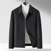 Chaqueta de hombre hecha a mano 2026 otoño e invierno solapa estilo ropa de trabajo juvenil business casual lana doble cara abrigo corto