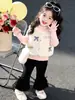 Conjunto de Suéter con Chaleco de Dulce de Invierno para Niñas de Comercio Exterior 2026 Nuevo Elegante Conjunto de Tres Piezas de Celebridad de Internet Ropa para Niños Dropshipping Moderno