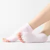 [Venta al por mayor de fábrica] Transfronterizo Nuevo Deporte Dispensador Calcetines para Dedos Cortos Antideslizantes Trampolín Calcetines de Yoga para Mujer