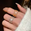 Anel de Abertura Flor Vazada de Zircônia Anel de Dedo Fashion de Luxo Leve para Commuter Celebridade da Internet Pulseira Versátil Atacado