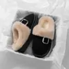Zapatos de Invierno 2025 Nuevas Botas de Nieve de Suela Gruesa Hebilla de Cinturón Acolchado de Felpa Cálido Zapatos de Algodón Pantuflas de Algodón Felpa Al Por Mayor