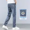 Jeans ligeros de verano para hombre, pierna recta elásticos multibolsillos casuales, mezclilla de algodón de alta gama