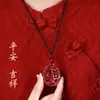 Original Mineral Bermellón Púrpura Arena Dorada Urraca Trae Buenas Noticias Marca de la Paz Colgante Año de Nacimiento Femenino Arena Dorada Púrpura Collar Marca de la Paz Venta al por Mayor