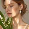 Moda Japonesa e Coreana Pequenos Brincos de Gancho Frescos Cobre com Zircônia Incrustada Brincos Femininos Brincos de Temperamento Elegante de Alta Qualidade Acessórios Versáteis