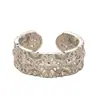 Anillo de Flor de Cuatro Hojas Hueco para Mujer, Exquisito, Ligero, Lujoso y de Gama Alta, Anillo Abierto para Dedo Índice, Joyería de Diseño de Nicho Estilo Antiguo