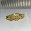 Anillo Versa Retro con Microincrustaciones Estilo Oscuro para Niña Anillo Pequeño de Piedra Imitación Rojo Sangre Anillo Nuevo Creativo Pequeño de Diamantes Brillantes
