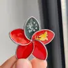 Nuevo broche de aleación para mujer, moderno y de alta gama, pin de lujo nicho para abrigos y trajes, simple y elegante, broche versátil