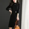 Nuevo vestido de punto coreano para otoño e invierno, de cuello semi-alto, manga larga elegante, asimétrico y plisado, para mujer