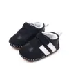 Zapatos de bebé nuevos de primavera y otoño para hombres y mujeres, zapatos de suela de goma suave para niños de 0 a 1 años, zapatos de cuero cosidos a mano, zapatos casuales antideslizantes