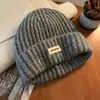 Gorro de Lana Tejido Azul para Mujer Otoño e Invierno 2025 Circunferencia de Cabeza Grande Gorro Versátil que Muestra la Cara Pequeño Cálido Gorro Protector para Orejas
