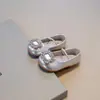 Sapatilhas Strass para Meninas Princesas 2026 Estilo Francês Novidade Primavera e Outono Sapatos Infantis de Couro com Solado Macio Mocassins Rasos de Calçar