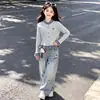 Conjunto de Duas Peças para Meninas Outono e Primavera Cardigan Retrô Xadrez Color-Block Estilo College Jeans Fofo Estilo Coreano Tendência