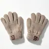Luvas de tricô infantis para outono e inverno com design de rosto sorridente, cor creme, luvas de cinco dedos, adequadas para idades de 2 a 8 anos, quentes e com dedos separados