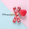 Lindo Llavero de Conejo con Tema de Fresa para Niñas, Accesorio Colgante Creativo de Aleación para Mochila y Coche