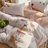 Juego de cuatro piezas de bordado de aplicación de algodón acolchado de dibujos animados, juego de tres piezas para dormitorio de estudiante, sábana, funda de edredón, ropa de cama, disponible para entrega