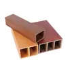 Painéis de grade com textura de madeira, à prova d'água e resistentes à umidade, para proteção de paredes externas, tubo quadrado oco de madeira plástica para cercamento decorativo, atacado para materiais de construção de jardins e pátios