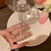 Brincos de Franja Borboleta Assimétricos com Diamantes Cintilantes de Luxo Leve para Mulheres Moda de Verão Elegantes Versáteis Nicho Distintivos