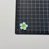 Acessórios DIY Frangipani Capa de Celular Acessórios de Cabelo Cola em Creme Resina Atacado Adesivos para Copo D'água Fivelas de Sapato Decorações Brilhantes