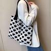 Bolso de Punto de Moda para Desplazamiento Versátil Bolso Tote de Gran Capacidad 2024 Nuevo Bolso de Mano Nicho Bolso Retro para Mujer