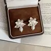 Pendientes de Flor de Metal Líquido Inspirados en el Diseño con Perlas de Agua Dulce para Mujer, Pendientes Vintage de Lujo Ligero, de Moda, Tendencia, Versátiles