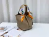 Bolsa Diagonal de Motociclista Duke Bolsa de Mão Couro Bovino Togo de Grão Integral Macio e Ceroso Bolsa Cesta de Vegetais Luxo Acessível