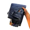 Pantalones de Mezclilla Elásticos Ajustados Rectos Modernos Estampados para Hombre 2025 Primavera Nuevos Bordados Gama Alta