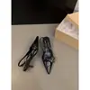 Sandálias vermelhas de salto alto com bico fechado únicas, sapatos estilo fada, nova coleção primavera/verão 2026, sapatilhas pretas de bico fino estilo francês