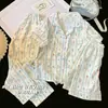 Loja de Roupas Infantis Fornece Pijamas Infantis para Meninas, Algodão Nuvem de Verão Novo Estilo 2026 Conjunto Doce de Três Peças com Manga Curta de Roupa de Casa Feminina