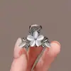 Pinza para el pelo pequeña de flor de cristal estilo coreano para mujer, elegante y sofisticada, exquisito accesorio nuevo para el cabello para la parte posterior de la cabeza