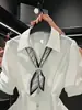 Camisa branca de manga curta com decote V e amarração, estilo verão novo, acinturada, modeladora, top deslumbrante, transfronteiriça Amazon europeia e americana para mulheres