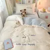 2026 Nuevo Modelo Clase A Patchwork Bordado Juego de Tres Piezas para Cama de Dormitorio Estudiantil Juego de Cuatro Piezas de Sábana y Funda de Edredón de Algodón Lavado Lindo (