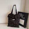 2025 Primavera e Verão Nova Bolsa de Ombro de Malha Estilo Fada Bolsa de Mão com Babados Bolsa de Chiffon Feminina Bolsa de Cereja para Férias