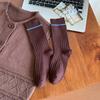 Calcetines Rayados Marrones para Mujer, Algodón Puro, Estilo Popular Nuevo Otoño e Invierno 2025 Calcetines Caídos, Marrones para Primavera y Otoño, Combinados con Zapatos Pequeños de Cuero