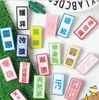 Insignia de dibujos animados de acrílico personalidad moda letras broche de acrílico joyería para mujeres