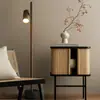 Lámpara de pie moderna minimalista con diseño vertical, hecha de madera maciza, adecuada para salas de estar y dormitorios, con estilo nórdico y ambiente creativo