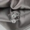 En stock en Fanzhou: Anillo de Mujer Temporada de Flores Moissanita 0.5-1 Quilate Plata S925 Chapado en Oro, Venta Directa de Fábrica