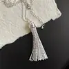Collar de borla plateada estilo coreano, lujo ligero con sensación de alta gama, colgante versátil, elegante collar de borla de diseño nicho para mujer