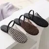Pantuflas Cerradas Transpirables de Malla Hueca para Mujer 2025 Verano y Otoño Nuevas Moda Europea y Americana Nicho Sandalias de Deslizamiento Tejidas