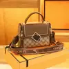 Bolsa de Ombro Transversal Feminina Nova Moda Contraste Tendência Alça Larga para Ombro Bolsa Feminina para Trabalho e Lazer uma geração de cabelo