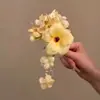 Vibración Suave Estilo Bosque, Pasador de Pelo con Borla de Flor Rosa Puro y Deseable, Pinza Lateral Versátil, Accesorio para el Cabello de Vacaciones para la Parte Posterior de la Cabeza