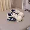 Zapatillas deportivas de suela blanda para niñas, nuevo estilo primavera y otoño 2026, zapatos de bebé, para niños y niñas, zapatos transpirables de cuero antideslizantes para niños
