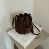 Bolsa de Mão Estilo Balde Liso Exquisito com Pregas e Cordão para Mulheres, Nova Moda Outono 2026, Bolsa de Ombro Transversal Fashion e Única