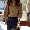 Senso de design Xiaozhong Fu Gugang estilo cor sólida versátil manga longa gola polo sobreposição externa top de camisa escovada para mulheres