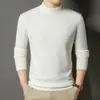 Nuevo suéter de invierno para hombre de cuello alto medio con lana de oveja, cálido top de punto casual, color liso y versátil