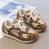 Zapatos blandos para niñas tipo Forrest Gump, nueva colección otoño 2026, zapatillas de entrenamiento de malla unisex alemanas, zapatos deportivos casuales y populares estilo coreano