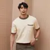 Camiseta Casual de Manga Corta Estilo Business Moderno, Corte Ajustado, Bloques de Color, Versátil Top de Punto Retro Estilo Americano para Hombre