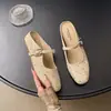 Chinelos Fechados Femininos 2026 Nova Coleção Primavera/Verão Estilo Estrelado Planos para Uso Externo Slip-On Sapatos Casuais da Moda para Mulheres